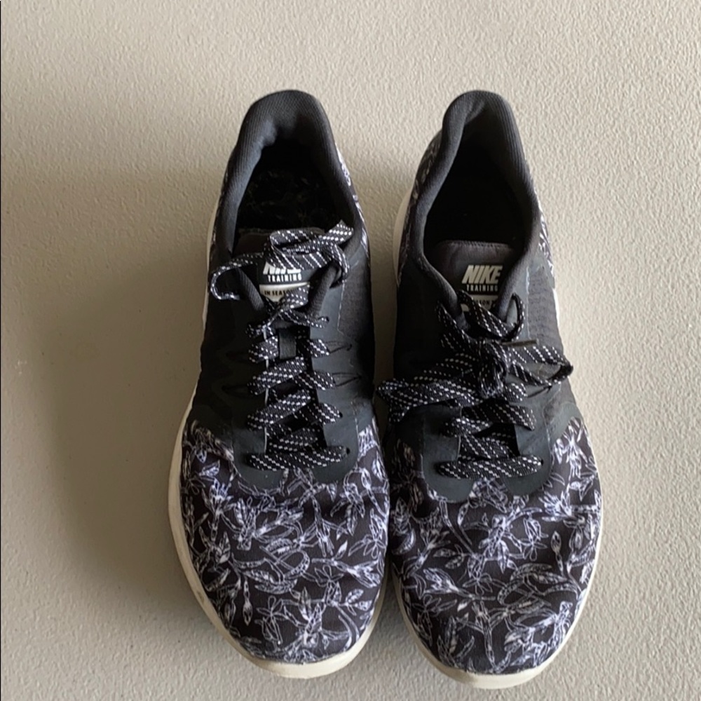 Women’s Nike floral print TR8 sneakers
